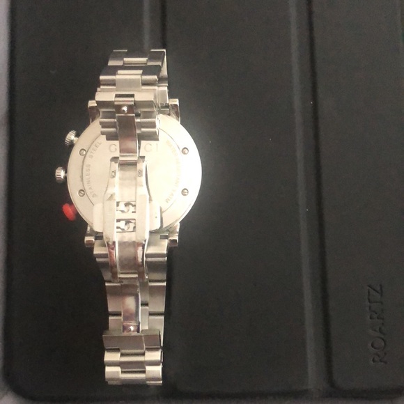 Mens authentic Gucci watch in great condition - Picture 3 of 3